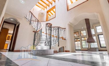 Casa en Venta en Azaleas Residencial en Esquina rodeada de Naturaleza Amplio Terreno y Jardin