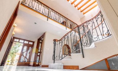 Casa en Venta en Azaleas Residencial en Esquina rodeada de Naturaleza Amplio Terreno y Jardin