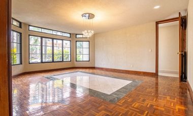 Casa en Venta en Azaleas Residencial en Esquina rodeada de Naturaleza Amplio Terreno y Jardin