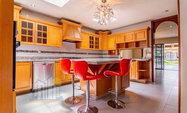 Casa en Venta en Azaleas Residencial en Esquina rodeada de Naturaleza Amplio Terreno y Jardin