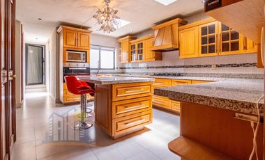 Casa en Venta en Azaleas Residencial en Esquina rodeada de Naturaleza Amplio Terreno y Jardin