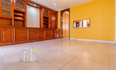 Casa en Venta en Azaleas Residencial en Esquina rodeada de Naturaleza Amplio Terreno y Jardin