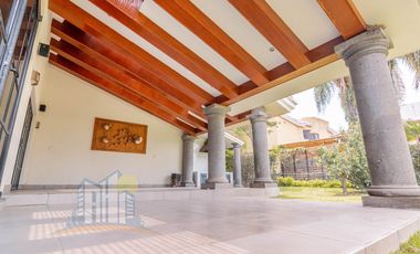 Casa en Venta en Azaleas Residencial en Esquina rodeada de Naturaleza Amplio Terreno y Jardin
