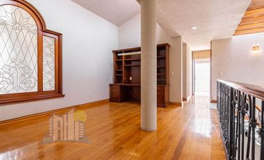 Casa en Venta en Azaleas Residencial en Esquina rodeada de Naturaleza Amplio Terreno y Jardin