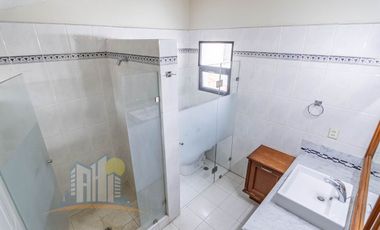 Casa en Venta en Azaleas Residencial en Esquina rodeada de Naturaleza Amplio Terreno y Jardin
