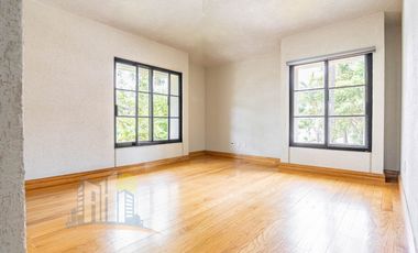 Casa en Venta en Azaleas Residencial en Esquina rodeada de Naturaleza Amplio Terreno y Jardin