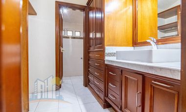 Casa en Venta en Azaleas Residencial en Esquina rodeada de Naturaleza Amplio Terreno y Jardin