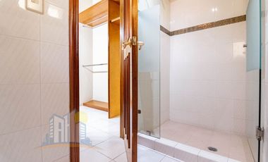 Casa en Venta en Azaleas Residencial en Esquina rodeada de Naturaleza Amplio Terreno y Jardin