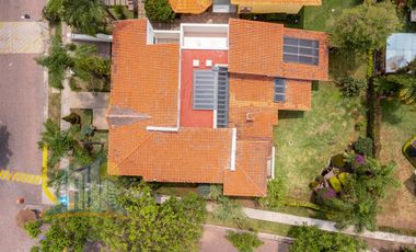 Casa en Venta en Azaleas Residencial en Esquina rodeada de Naturaleza Amplio Terreno y Jardin