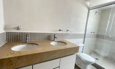 Casa nueva en tres niveles, con amenidades, seguridad, cerca de medios de transporte