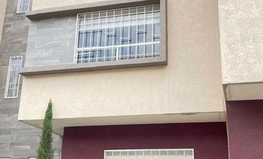 Casa nueva en tres niveles, con amenidades, seguridad, cerca de medios de transporte