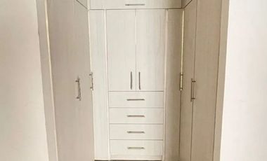 Casa nueva en tres niveles, con amenidades, seguridad, cerca de medios de transporte