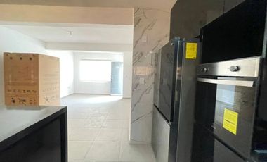 Casa nueva en tres niveles, con amenidades, seguridad, cerca de medios de transporte