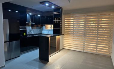 Casa nueva en tres niveles, con amenidades, seguridad, cerca de medios de transporte