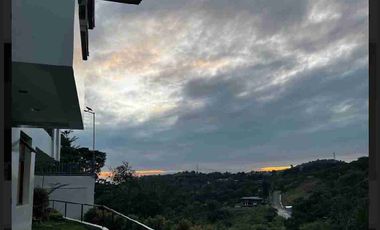 Overlooking House and Lot in Sun Valley Antipolo