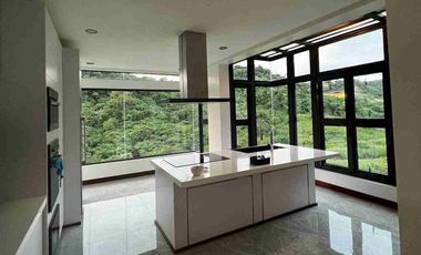 Overlooking House and Lot in Sun Valley Antipolo