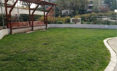 DEPARTAMENTO, MACUL CON VESPUCIO, 2 DORMITORIOS, 2 BAÑOS, TERRAZA, ESTACIONAMIENTO, BODEGA, PISCINAS, JARDINES, AZOTEA CON QUINCHO, METRO