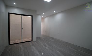 HOUSE FOR SALE IN PARANAQUE