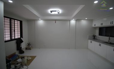 FOR SALE 3 STOREY HOUSE AND LOT IN PARANAQUE