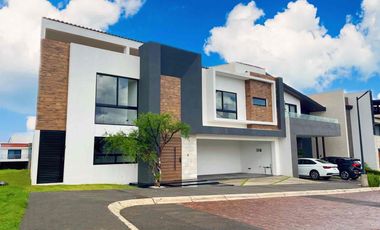 Moderna casa en venta, en Gran Reserva lomas de Angelópolis