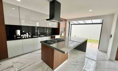 Moderna casa en venta, en Gran Reserva lomas de Angelópolis