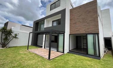 Moderna casa en venta, en Gran Reserva lomas de Angelópolis