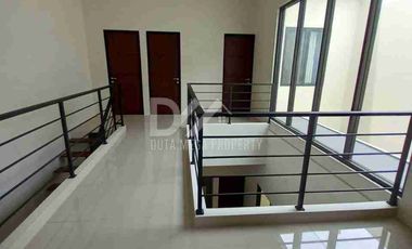 Dijual Murah, Rumah Furnish Cantik Asri di BSD Tangerang Selatan