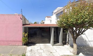 Casa en venta en Luis Gonzaga Urbina, Salvador Sánchez Colín, 50150 Toluca de Lerdo, Méx.