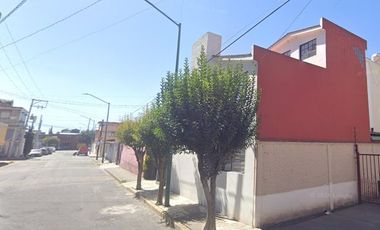 Casa en venta en Luis Gonzaga Urbina, Salvador Sánchez Colín, 50150 Toluca de Lerdo, Méx.