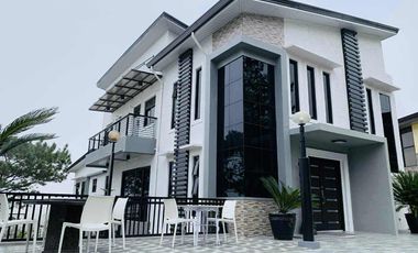 *Elegant Modern Home