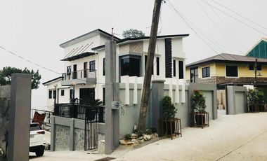 *Elegant Modern Home