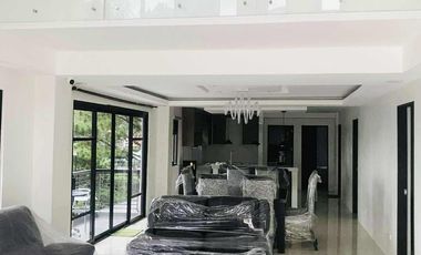 *Elegant Modern Home