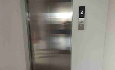 Arriendo Departamento Moderno, 3 Habitaciones, 200m2, No Amoblado, Linda Vista, Edificio Seguro, Ascensor