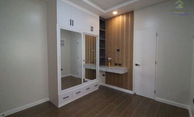 HOUSE AND LOT FOR SALE IN BF RESORT