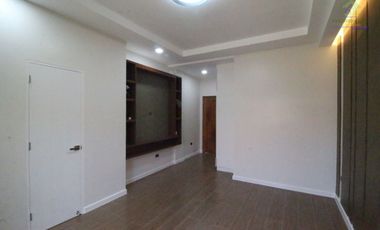 HOUSE AND LOT FOR SALE IN BF RESORT