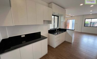 HOUSE FOR SALE IN BF RESORT VILLAGE