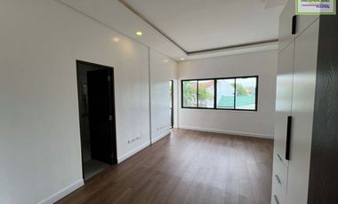 HOUSE FOR SALE IN BF RESORT VILLAGE