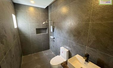 HOUSE FOR SALE IN BF RESORT VILLAGE