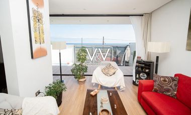 SE VENDE HERMOSA CASA EN VILLA HUAYQUIQUE.