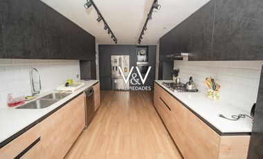 SE VENDE HERMOSA CASA EN VILLA HUAYQUIQUE.