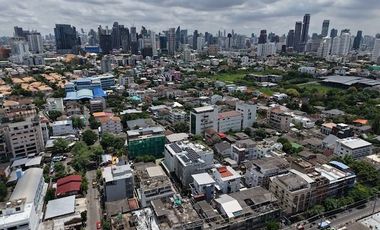 Land for Sale in Soi Pridi Banomyong 13 Only 400 meters from Sukhumvit 71! Double frontage, 99 sq.wah ！close to Makro / Max Value,St. Andrews Internat