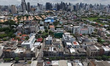 Land for Sale in Soi Pridi Banomyong 13 Only 400 meters from Sukhumvit 71! Double frontage, 99 sq.wah ！close to Makro / Max Value,St. Andrews Internat