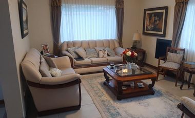 CASA EN VENTA 4 DORMITORIOS URB. SAN JOSÉ DEL VALLE CONOCOTO