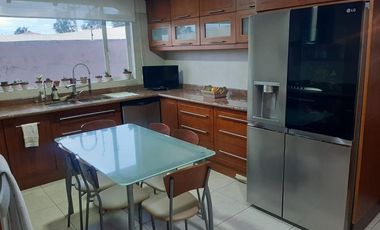 CASA EN VENTA 4 DORMITORIOS URB. SAN JOSÉ DEL VALLE CONOCOTO