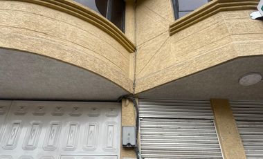 Venta de edificio en La Mitad del Mundo , Quito , Ecuador.