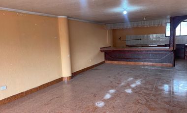 Venta de edificio en La Mitad del Mundo , Quito , Ecuador.