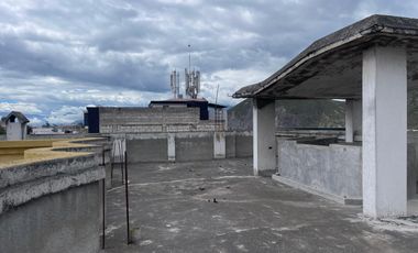 Venta de edificio en La Mitad del Mundo , Quito , Ecuador.