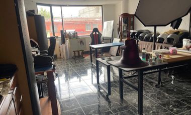 Venta de edificio en La Mitad del Mundo , Quito , Ecuador.