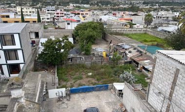 Venta de edificio en La Mitad del Mundo , Quito , Ecuador.