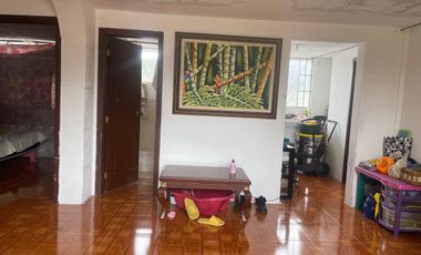 Venta de edificio en La Mitad del Mundo , Quito , Ecuador.